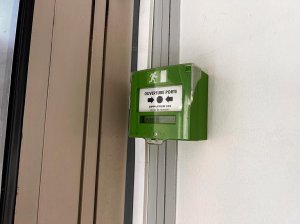 bouton d'ouverture de porte